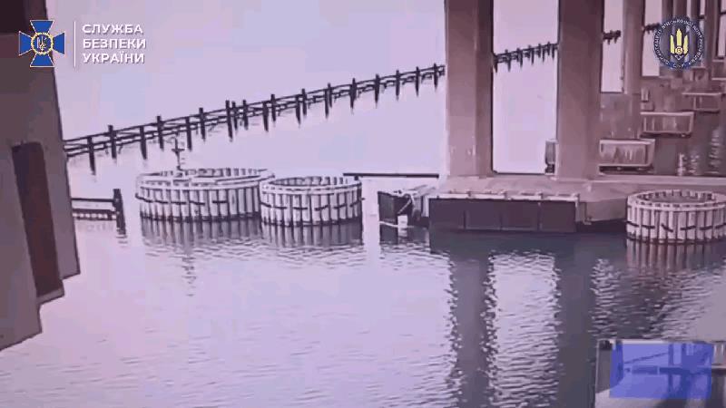 仔细看了这个视频画面，爆炸的冲击波振动了安装在克里米亚大桥上的监控探头，这说明大