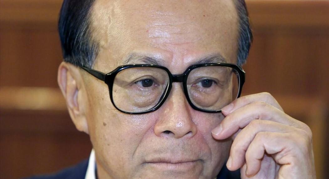 李嘉诚用十年时间赌中国输，现在他自己输了。十年前李嘉诚认为中国不行，跑到了英国去