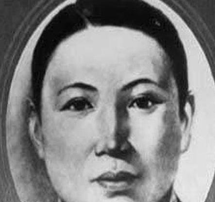 为给亲人报仇，她枪杀三个鬼子，最后死的壮烈
有时候我们说起抗战英雄，总觉得那是离