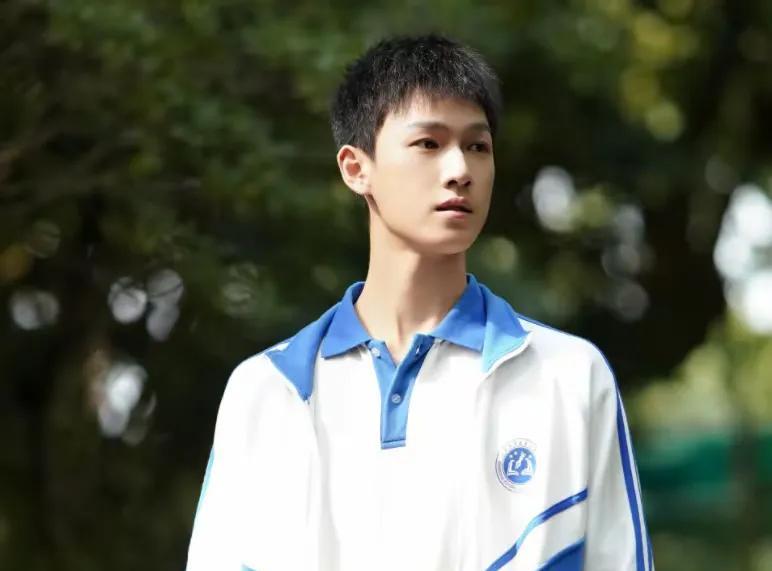 李昀锐要接新剧，竟是个现代剧？爆剧归来后，依旧是二番男主