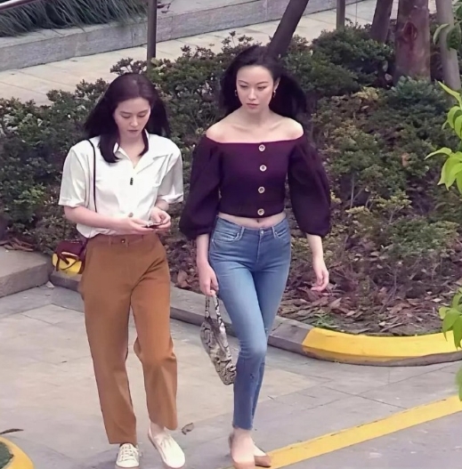 倪妮这身材真不是浪得虚名啊
平时在普通人堆里鹤立鸡群就算了，没想到和其他女明星在