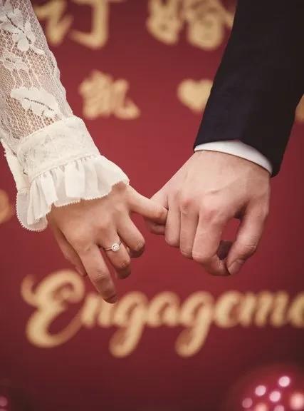 中国的婚姻比较精彩，出轨率高，我们也是一夫一妻，老外也是一夫一妻，但是差别大。