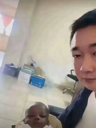 网友：还有没有必要去做下亲子鉴定？

