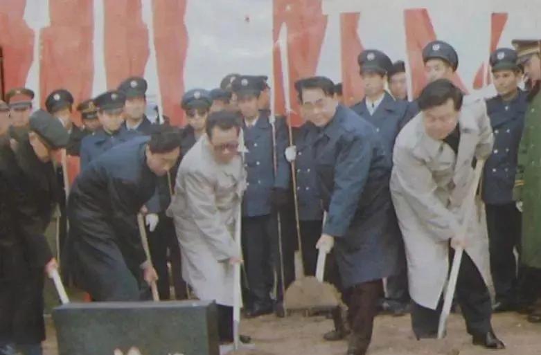 1986年11月6日，对于沈阳铁路交通发展而言，是意义非凡的一天。李鹏出席了沈阳