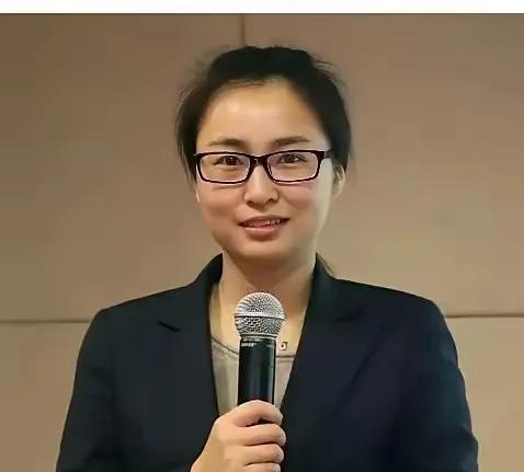 又扣了一个！太好了！这两个败类血管里流淌的虽是中华民族的血液，但良心早已经被狗啃