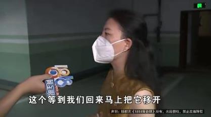 一女子长期霸占别人车位，物业打电话让她挪车，女子表示：赶不回来，物业就将车拖走。