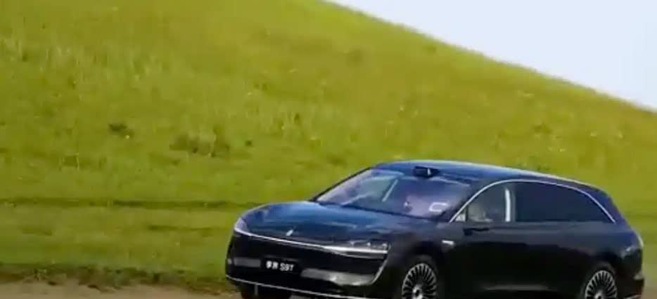 享界首款旅行车 S9T 实车图曝光，9 月上市，预计 40 万左右 [哆啦 A 