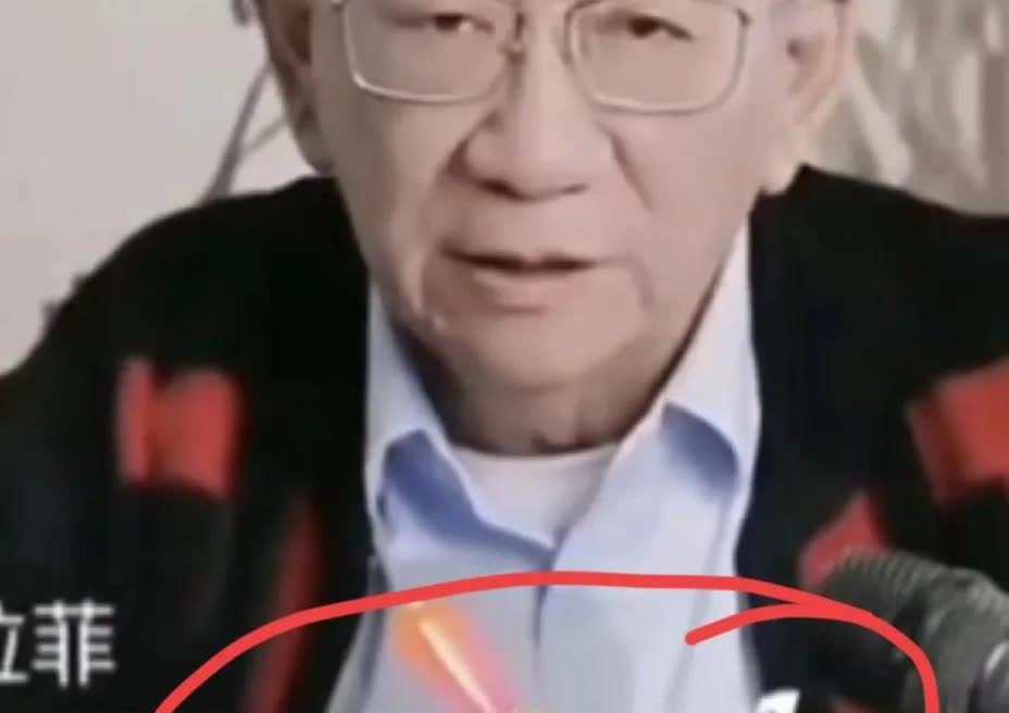 侯耀华曾经公开批评杨少华儿子杨议:
“不要再消费你爸爸了，不能再消费你爸爸了，