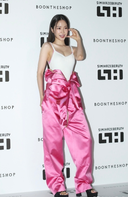 孙娜恩，168cm，兢兢业业，每时每刻都在高要求自己。