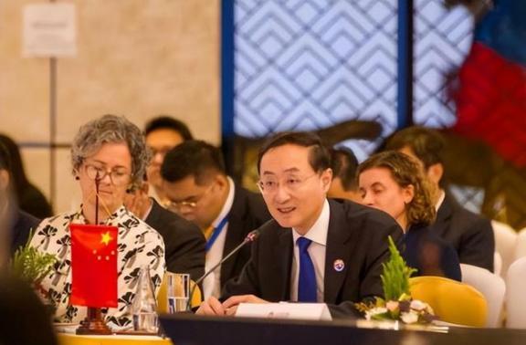 美国出现重大外交事故，闻所未闻，特朗普这是老糊涂了？
唐纳德·特朗普，1946年