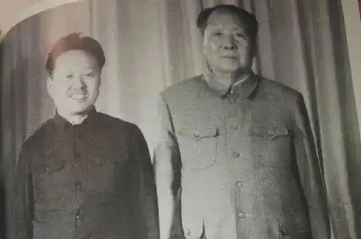 1960年除夕，毛主席一个葱花饼刚吃一半，突然脸色大变，吩咐工作人员立刻把厨师叫