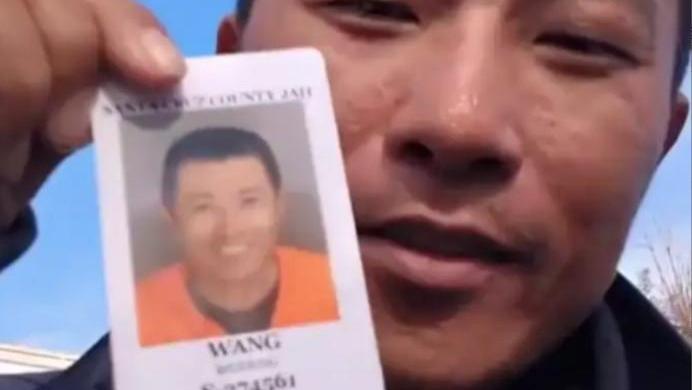 说尽美国好话，受尽美国毒打，润去美国的甜甜圈，现在只想爬回来