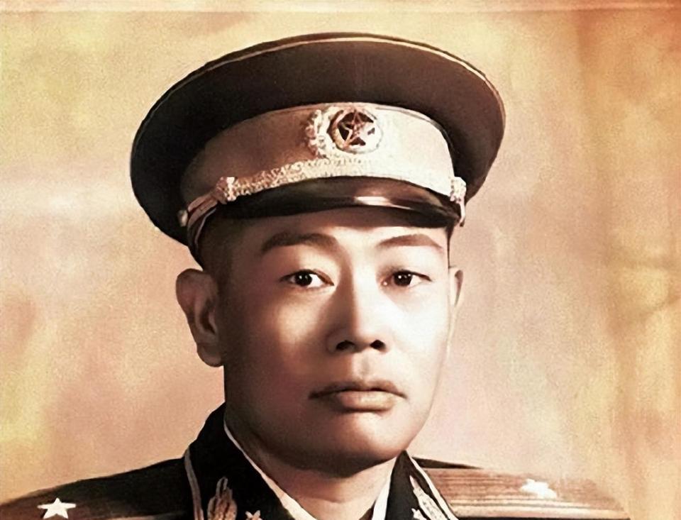 1977年2月3日，曾经保卫了毛主席18年的龙开富少将在沈阳去世，家人将龙开富的