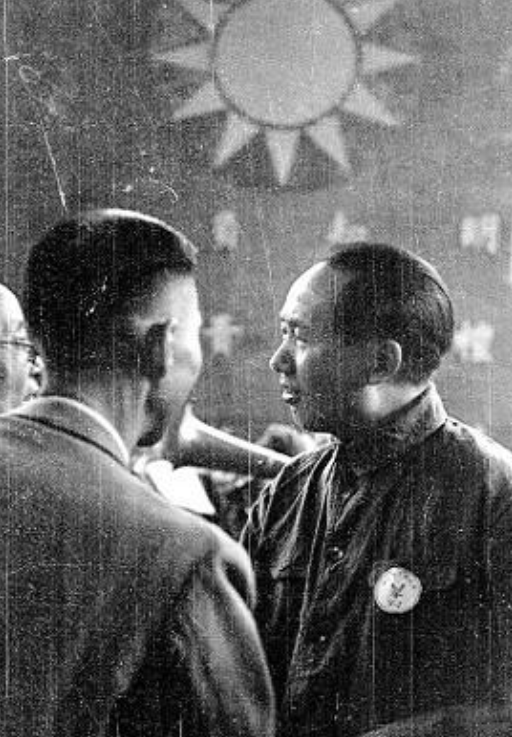 1945年重庆谈判期间，毛主席没吸一根烟！蒋介石看后震惊，对陈布雷说“毛泽东此人