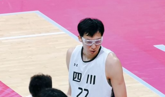 山东憾负四川 2人罚下裁判抢戏成主因