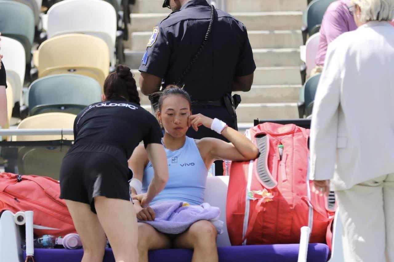 郑钦文出局引热议！已连续3次输给对手，网友：输球总是身体不适
中国网球名将郑钦