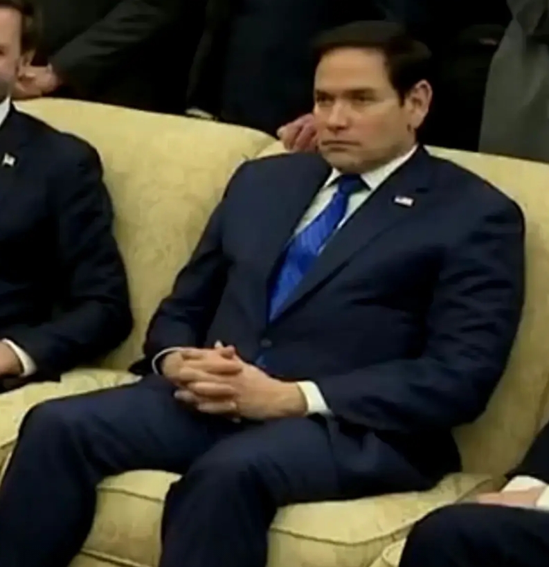 在美乌两国激烈争吵的过程中，细心的媒体捕捉了一个不同寻常的细节。
国务卿卢比奥始