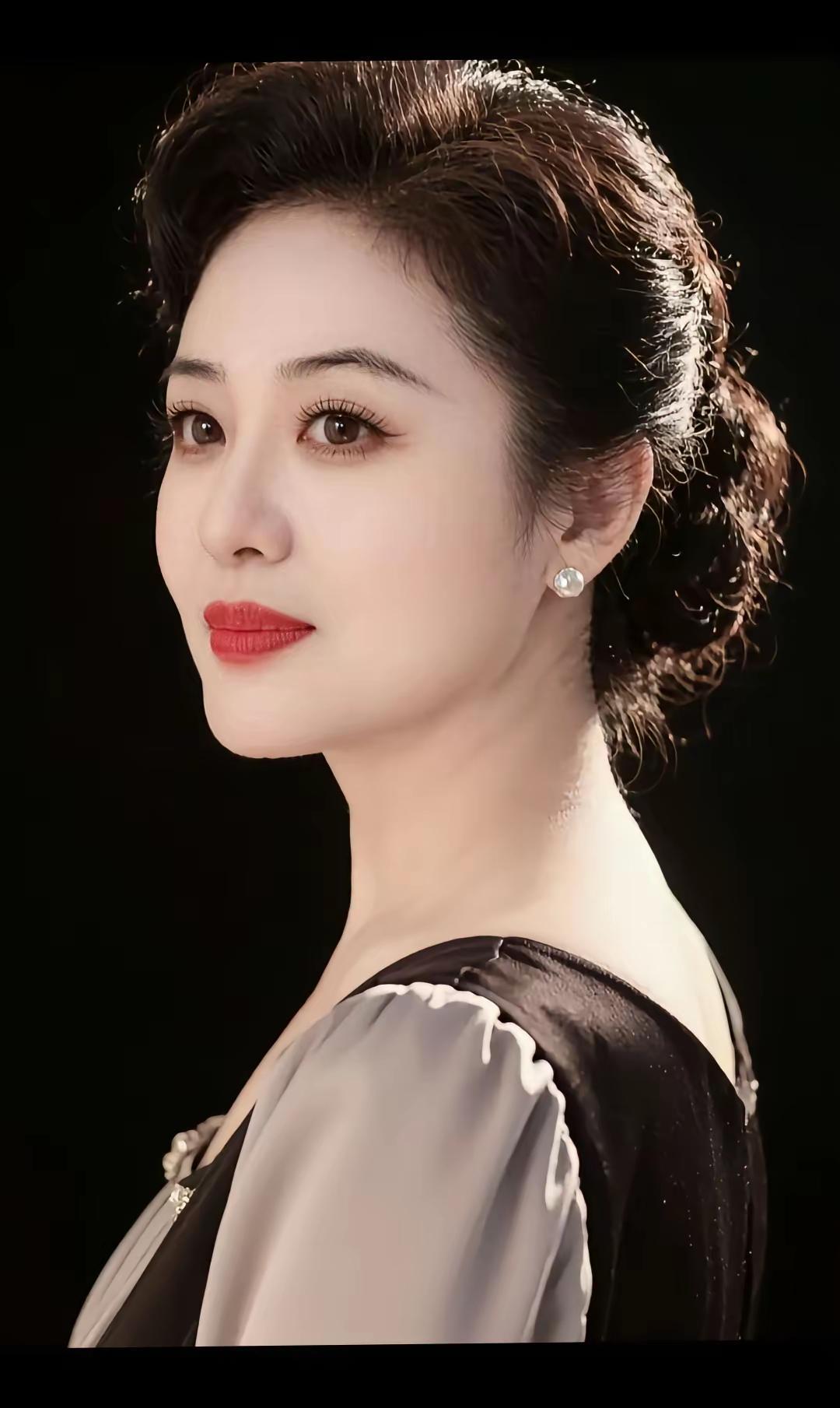 #没有钱的婚姻还有真感情吗#
感情需要金钱去维系。
没有钱的婚姻，也许有真感情，