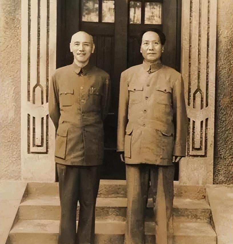 在重庆开会时，蒋介石提出让毛泽东担任省长。毛泽东平静地问道：“委员长要我担任哪个