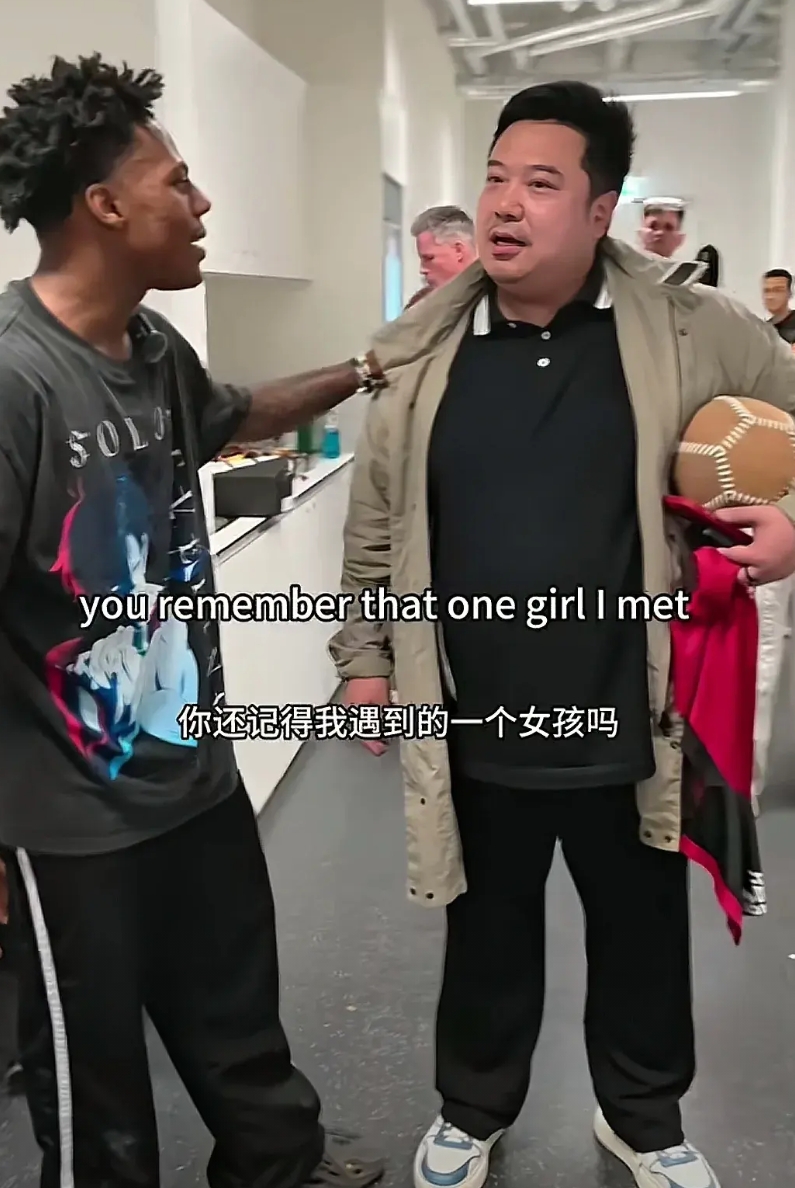 美国大网红Speed甲亢哥昨天在德国欧冠比赛现场遇到了重庆网红瑞哥，瑞哥问甲亢哥