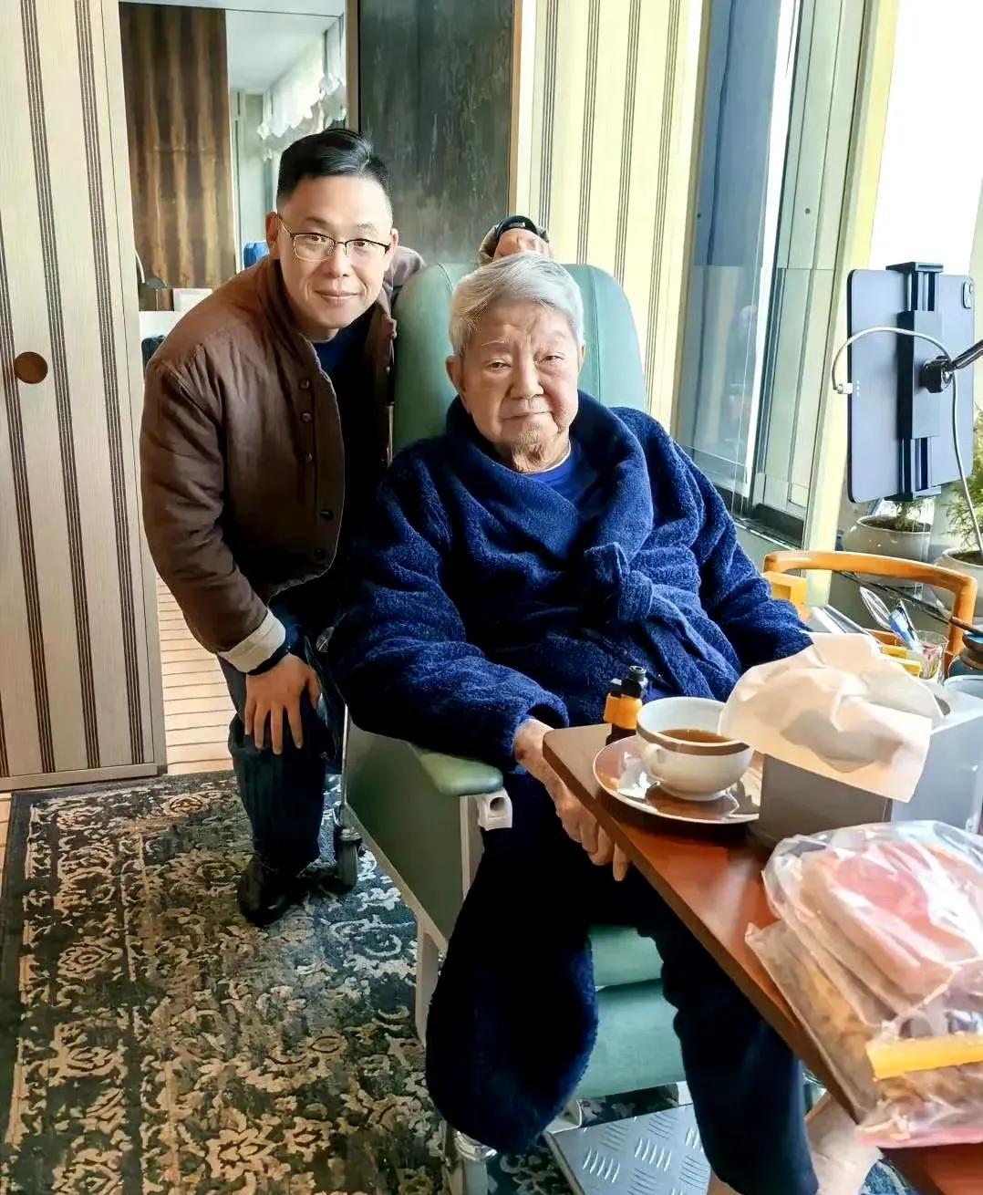 【#蔡澜先生安详离世#】
遵照蔡澜先生生前意愿，为避免叨扰亲友，其身后事一切从简