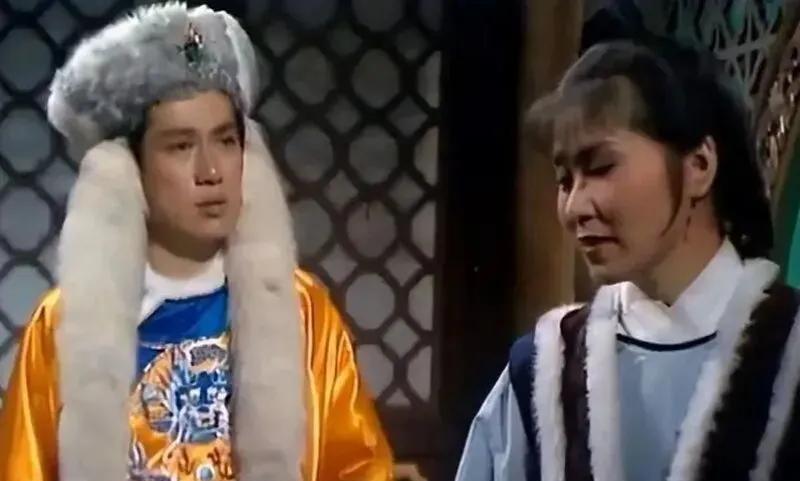 | 第二次见面 |
完颜洪烈当初带着包惜弱出走，在酒楼里就认出了丘处机。
后来，