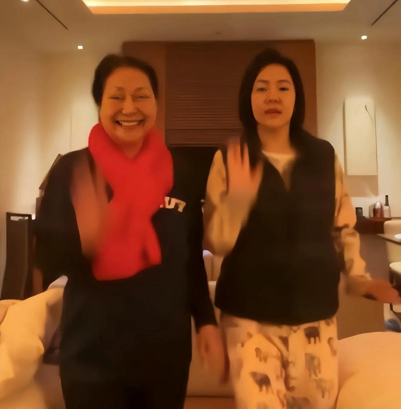 早知今日，何必当初。撑不下去了，到底是什么方面撑不下去了呢？
S妈半夜发文说自己
