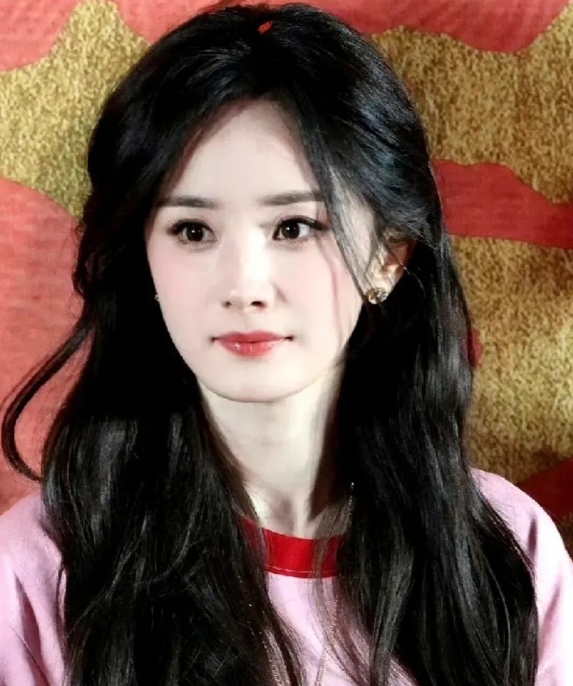 杨幂皮肤好白啊，非常有气质 ，就是不知道刘恺威为什么要离婚