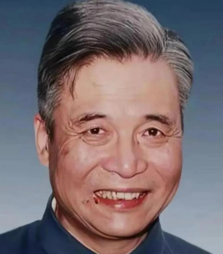 有无数人看到过邓稼先院士的这张照片，但又有多少人注意到他嘴角未擦干的血迹，虽然照