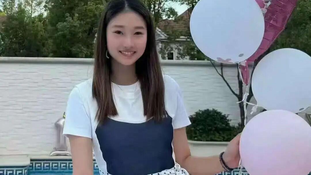 马伊琍文章大女儿17岁生日照曝光！眉眼像爸爸，气质像妈妈，被赞遗传了爸妈好基因
