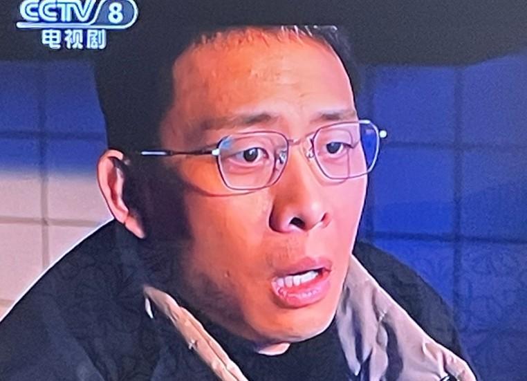 张译粉不要骂我《以法之名》中的洪亮是由影帝张译饰演，我怎么觉得张译的嘴越来越歪了