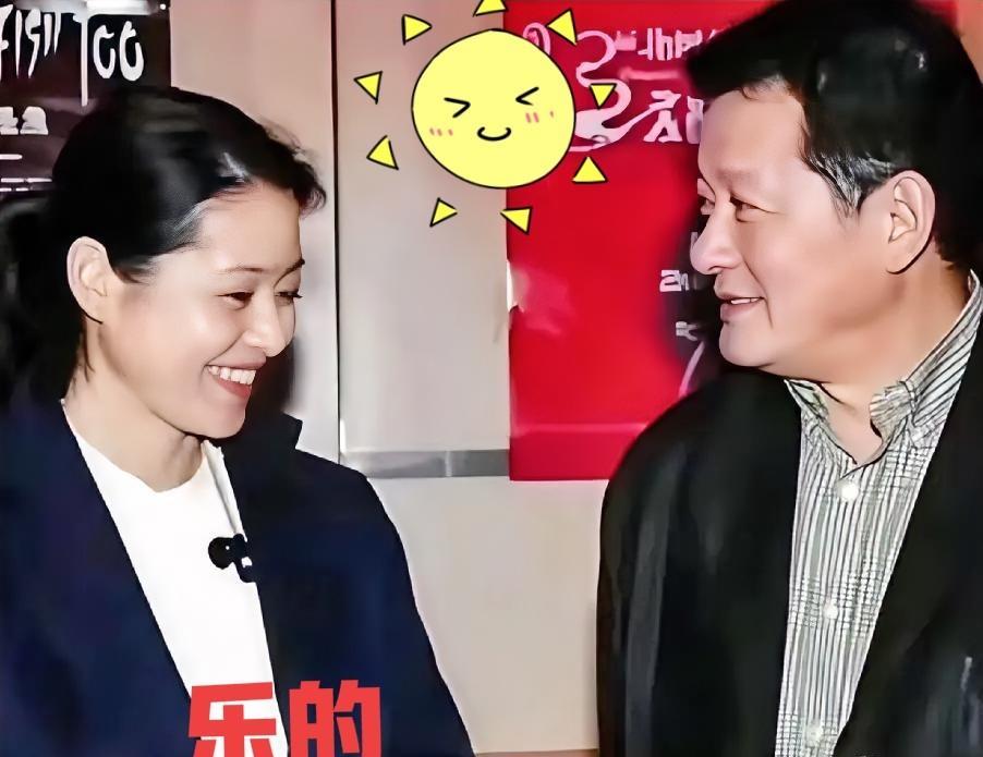 我敢保证
倪萍估计现在乐得合不拢嘴
因为《沉默的荣耀》一播出来，那好评简直像雨后
