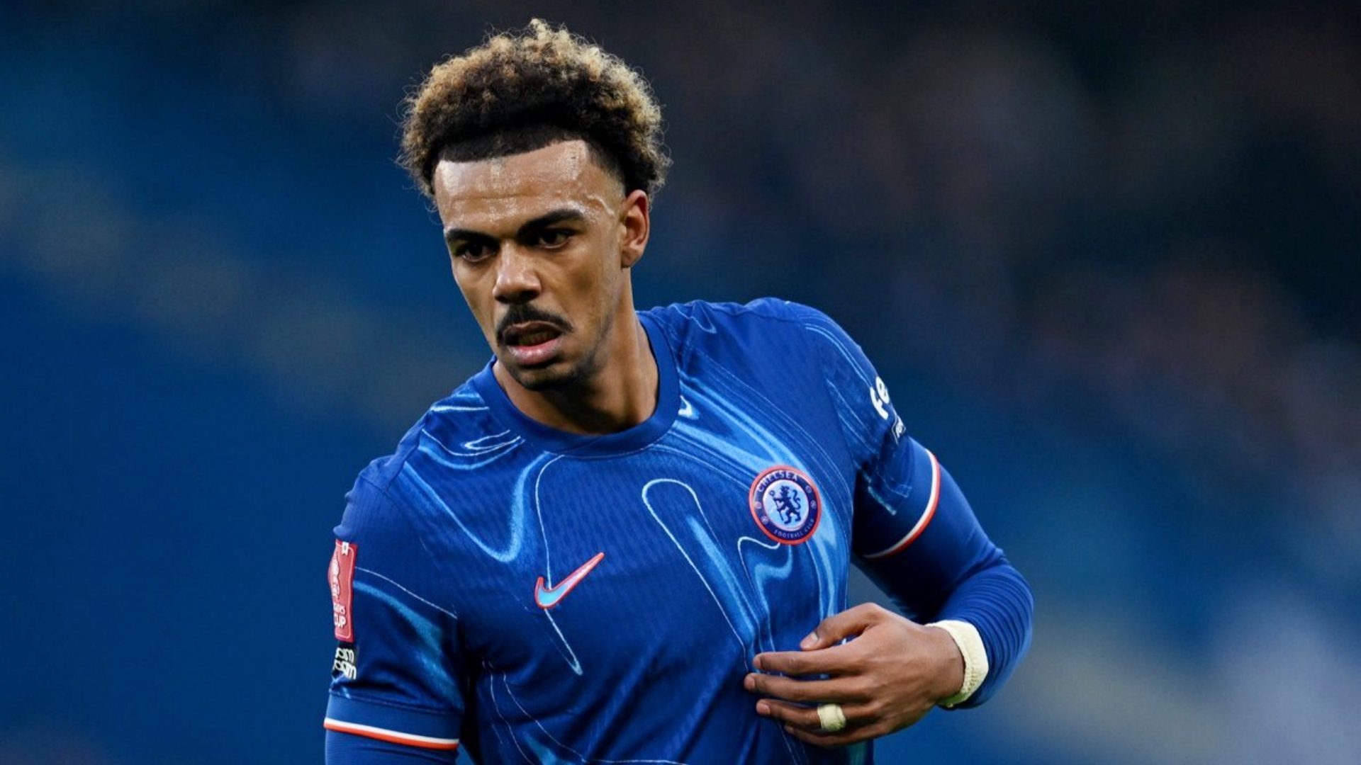 维加的未来仍未确定，多家俱乐部仍在为这位后卫努力。
多特曾考虑过可能的报价，但仍