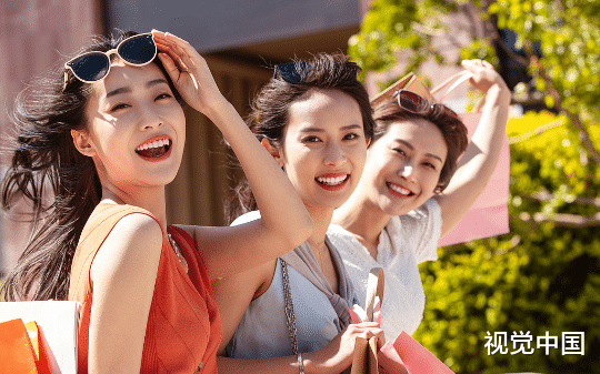 我因拒绝AB贷被闺蜜卖到山区给人当儿媳，如今重活一世，我让她体验我前世的悲剧