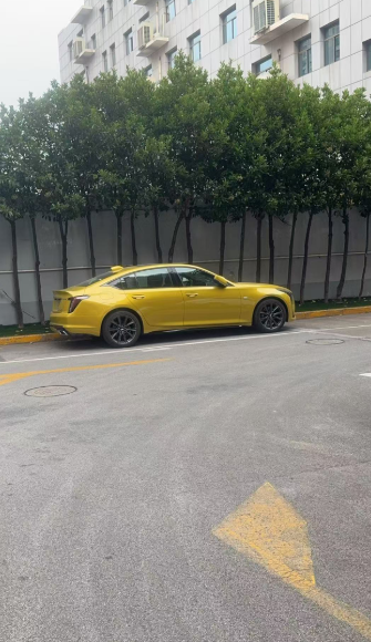 聊聊CT5上手的心情

经过一周的折腾，终于提到了这辆2000多公里的凯迪拉克C