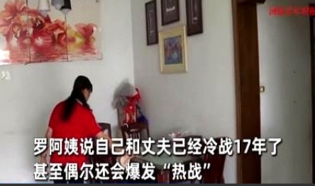 “这下后悔了吧！”重庆，一位60多岁的阿姨因为在街上大庭广众之下骂了丈夫，结果丈