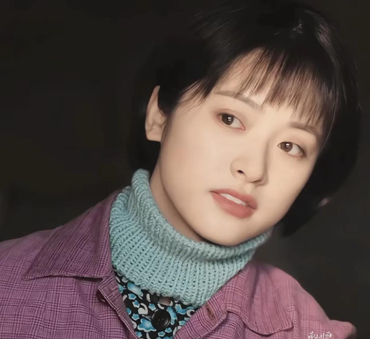 《六姊妹》，看到何家丽出场的那一刻起，我只想说：“从哪冒出这么年轻的刘晓庆？”这