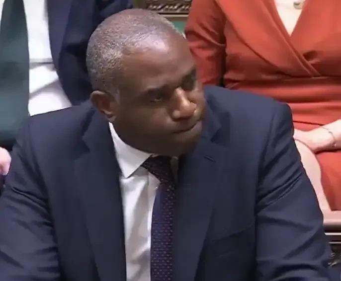 英国外交大臣谴责俄罗斯的轰炸行为！
英国外交大臣大卫·拉米社交平台X上写道：俄罗