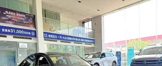 速腾这波降价直接掀桌子了。
15万的车咔嚓砍到9万内，合资A+级轿车的遮羞布彻