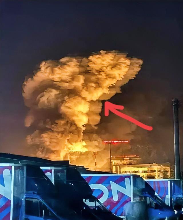 基辅“布尔什维克工厂”地下导弹基地，在俄军轰炸下燃烧48小时
当地时间2025年