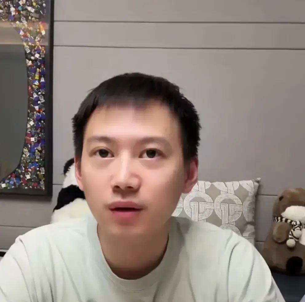 #乒乓球解说##周雨#
【周雨：客观的说下，我的解说风格】
周雨：谁打得好，我就
