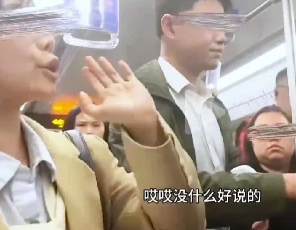 “危害性太大了”！上海，女子乘地铁，一名男子在她身后，拉开裤链做不雅动作，女子察