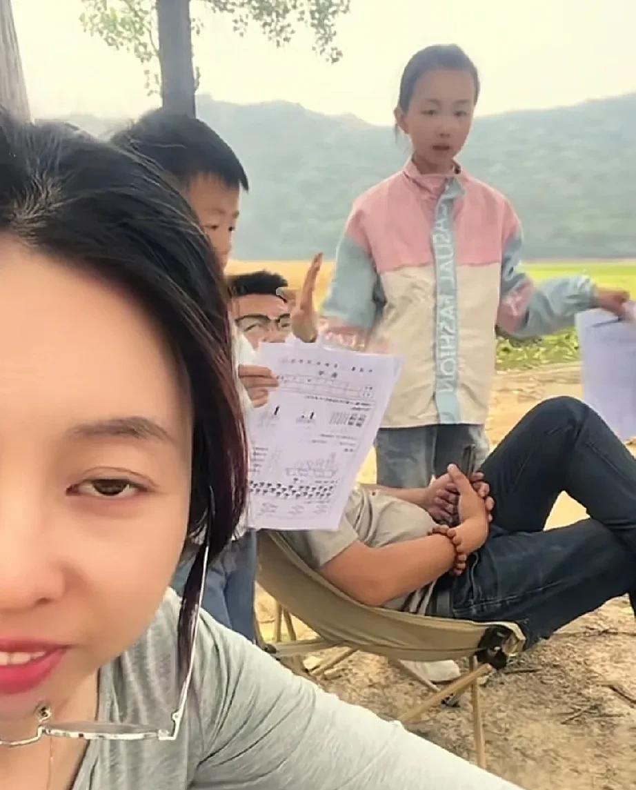 难怪蛋糕不敢回家哦！原来老窄家里的下一辈不简单啊！
从主播谋月那里获得一个大料，