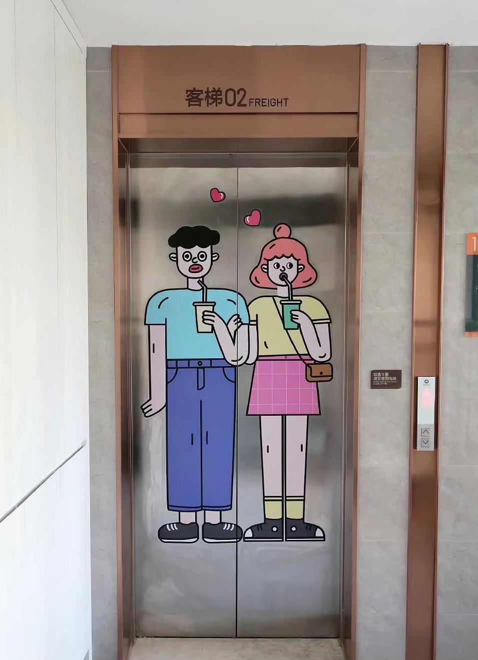 于锡福风水：福主家是电梯入户，这种贴纸不行，电梯门频繁开关，象意不好容易吵架，越