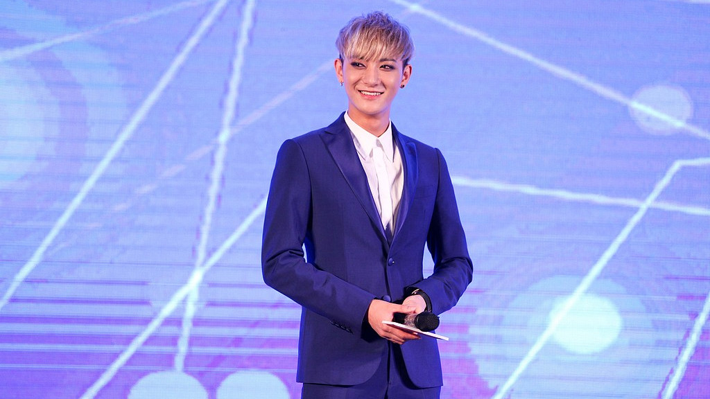 黄子韬「爱回归」直播曝情感彩蛋 粉丝集体热议