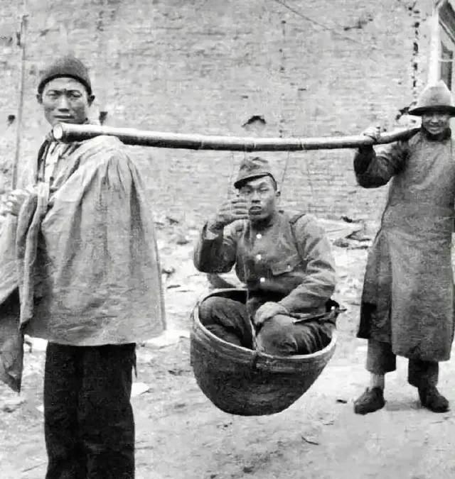 这张照片，反映了当时日寇的丑陋、无赖和变态。
为了少走路，为了压迫我们的老百姓，