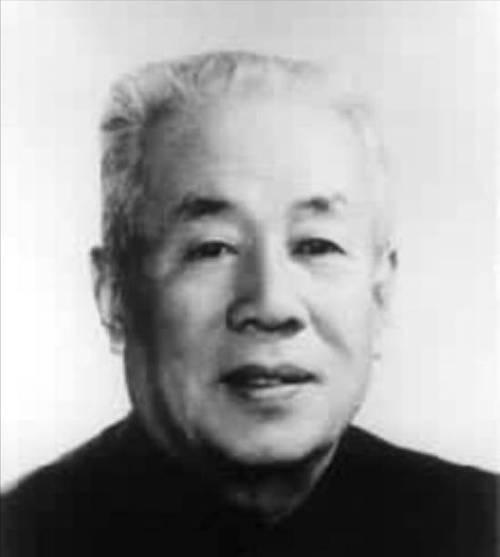 1947年，地下党王治秋走到院子时，发现他的勤务兵被军统特务抓了，特务指着王治秋
