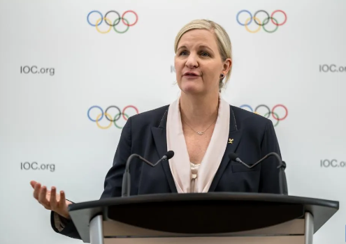 据俄罗斯卫星通讯社7月27日报道，国际奥委会正在考虑允许俄罗斯和白俄罗斯运动员参加2026年冬奥会