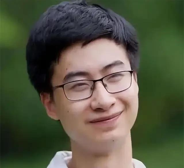 林万东和庞众望，两人都是寒门学子，都凭借自己的努力考上清华，都被清华校长接见过。