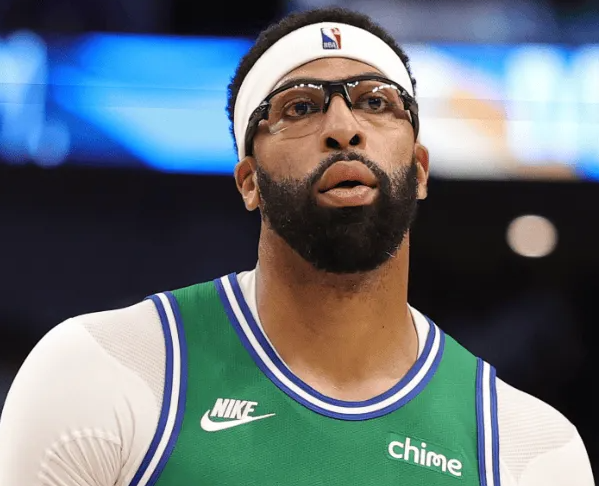 达拉斯独行侠更新官方社媒，公布了今日对阵森林狼的球队伤病表格。
可以出战：库珀-